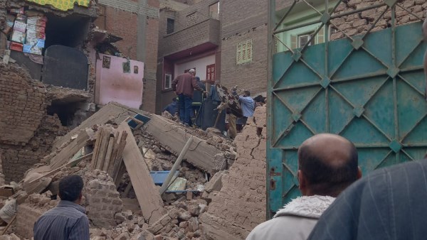 انهيار منزلين قديمين بأسيوط 