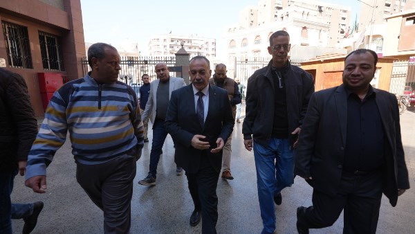 محافظ أسيوط يتفقد قصر الثقافة ومشغل الخزف 