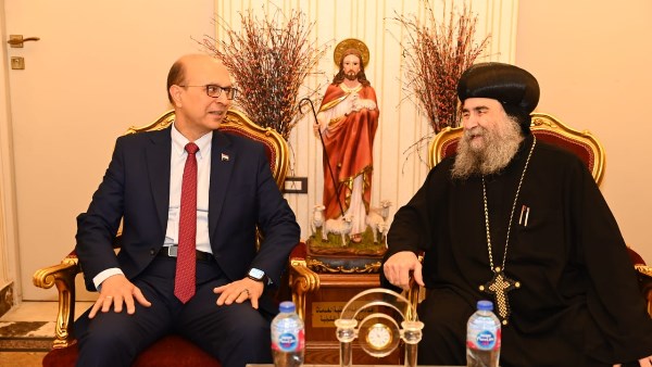 رئيس جامعة أسيوط يهنئ الأنبا يؤانس بمناسبة ترقيته مطرانًا لإيبارشية الاقباط الأرثوذكس