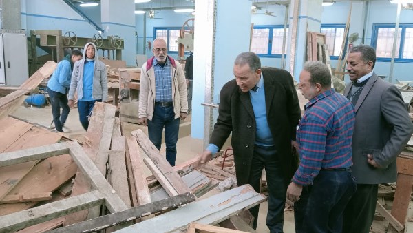 مدير تعليم أسيوط يتفقد المبادرة الرائدة لتدوير الرواكد بمدرستى الميكانيكية والزخرفة بحى غرب