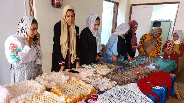 تنظيم معارض الحرف اليدوية والتراثية بمراكز الشباب بأسيوط 