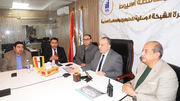 اللواء دكتور هشام أبوالنصر محافظ أسيوط يتابع سير العملية الانتخابية 