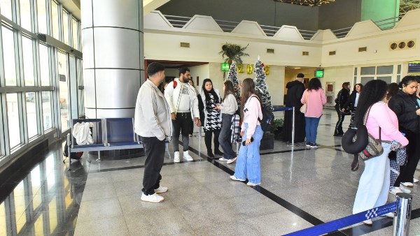 مطار أسيوط يواصل استقبال الوفود الطلابية لزيارة المعالم الأثرية 