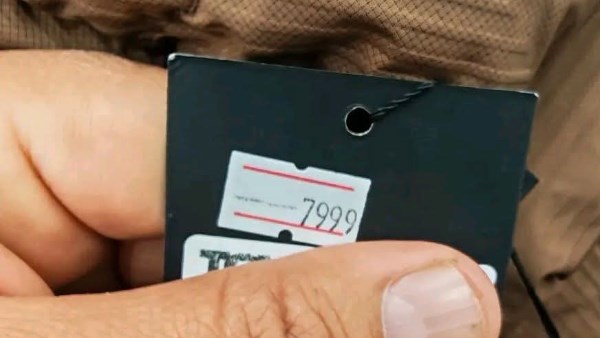 صورة متداولة لسعر جاكيت بإحدى محلات سوهاج التجارية