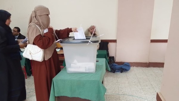 إقبال ملحوظ من السيدات للمشاركة في انتخابات مجلس النواب بسوهاج