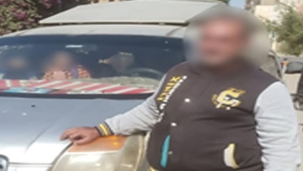 أمن سوهاج يكشف حقيقة فيديو تجميع الناخبين بالبلينا ويضبط السائق المتورط أمن سوهاج يكشف حقيقة فيديو تجميع الناخبين بالبلينا ويضبط السائق المتورط