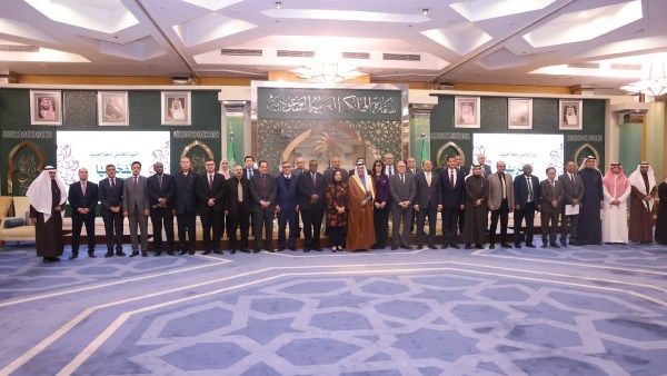 بدعوة من السفير السعودي بالقاهرة.. رئيس جامعة سوهاج يشهد احتفالية اليوم العالمي للغة العربية |صور بدعوة من السفير السعودي بالقاهرة.. رئيس جامعة سوهاج يشهد احتفالية اليوم العالمي للغة العربية |صور