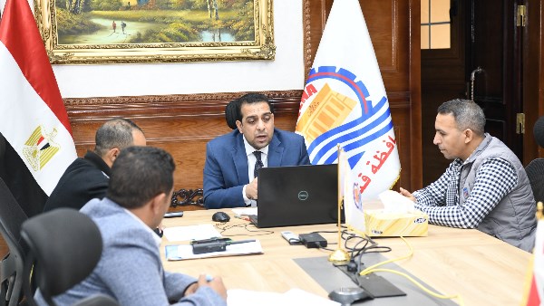 اجتماع نائب محافظ قنا 