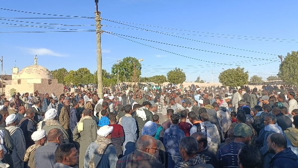 تشييع جثامين ضحايا السيارة الغارقة بقنا