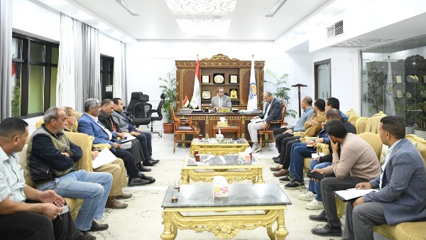 محافظ قنا يشدد على تأمين الطرق وتسريع أعمال التنفيذ