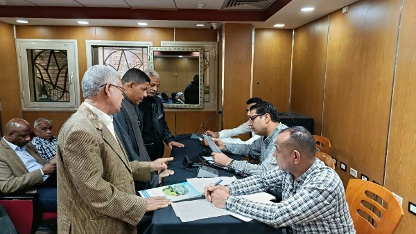 نائب محافظ الأقصر يبحث 34 طلبا وشكوى خلال لقاء اليوم المفتوح مع المواطنين