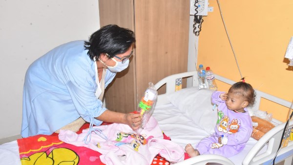 سائحة بلجيكية تنشر البهجة في الأقصر.. يوم ترفيهي للأطفال محاربي السرطان