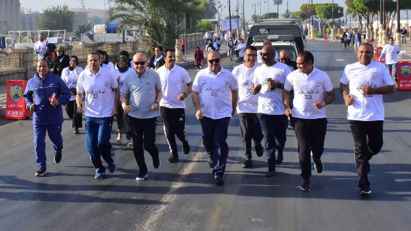 محافظ الأقصر يشارك في ماراثون رياضي احتفالًا بالعيد القومي بمشاركة 200 متسابق