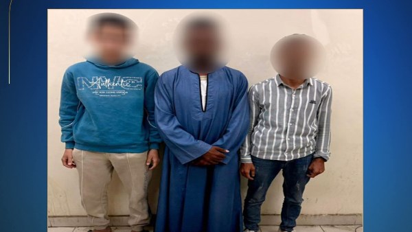 ضبط 3 أشخاص بحوزتهم أموال وكروت دعاية للتأثير على الناخبين في إسنا بالأقصر ضبط 3 أشخاص بحوزتهم أموال وكروت دعاية للتأثير على الناخبين في إسنا بالأقصر