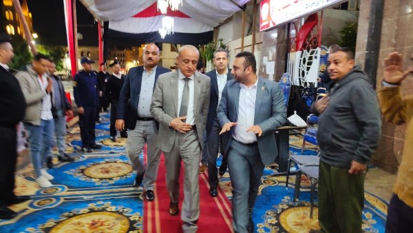 محافظ الأقصر ومدير فرع هيئة الرعاية الصحية يتابعان تنفيذ خطة التأمين الطبي للانتخابات ضمن حملة “انتخب واتطمن”