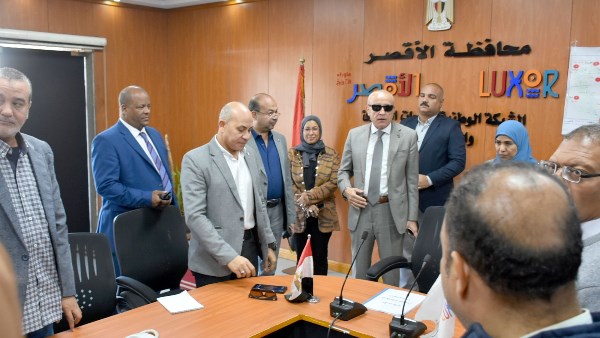 محافظ الأقصر يتفقد غرفة عمليات الشبكة الوطنية لمتابعة انتخابات مجلس النواب 2025