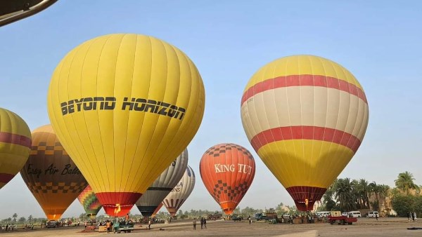 انطلاق 30 رحلة بالون طائر في سماء الأقصر انطلاق 30 رحلة بالون طائر في سماء الأقصر