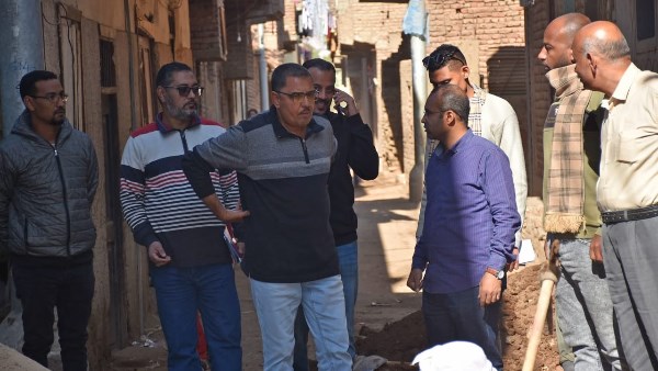 رئيس شركة مياه الأقصر يتفقد مشروعات الصرف الصحي  ضمن «حياة كريمة» ومشروعات بنك التنمية الأفريقي