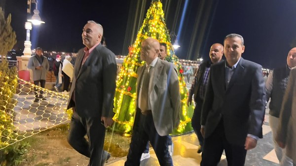 محافظ الأقصر في جولة ليلية سيرًا على الأقدام لمتابعة الحالة الأمنية والمرورية والموسم السياحى