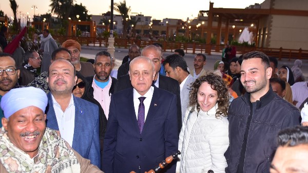 محافظ الأقصر يفتتح مشروع تطوير كورنيش البر الغربي 