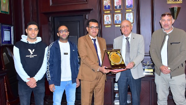 محافظ الأقصر يستقبل وفد شركة الكراكات المصرية لبحث معوقات العمل وتطهير مجرى النيل