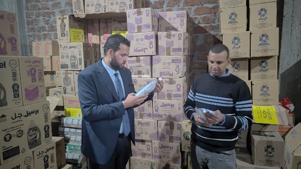 فى حملة مشتركة للتموين وحماية المستهلك ...ضبط 2160 كيس منظفات بدون فواتير والتحفظ عليها