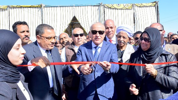 على هامش فعاليات عيد الأقصر القومي ووسط فرحة الأهالي… محافظ الأقصر يفتتح ٤ محطات صرف صحي بمركز إسنا