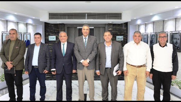 أخبار أسوان تكريم مشرف أمن لأمانته.. تكثيف الجهود بالتأمين الشامل.. توصيل الغاز للمنازل.. وتمكين المرأة اقتصاديا