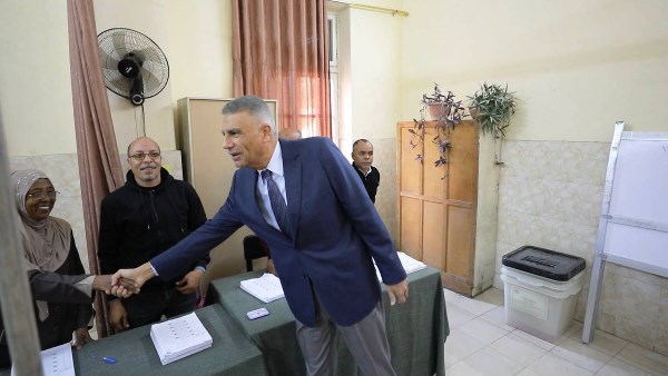 محافظ أسوان يتفقد لجان الاقتراع في إعادة انتخابات مجلس النواب..شاهد محافظ أسوان يتفقد لجان الاقتراع في إعادة انتخابات مجلس النواب..شاهد