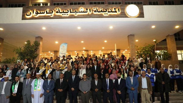 حوار مفتوح لمحافظ أسوان مع الشباب المشاركين بالمنتدى العربى الأفريقى الرابع عشر للشباب.. شاهد حوار مفتوح لمحافظ أسوان مع الشباب المشاركين بالمنتدى العربى الأفريقى الرابع عشر للشباب.. شاهد