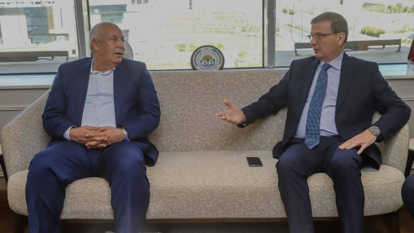 وزير الزراعة ومحافظ الوادي الجديد يبحثان تعزيز الاستثمار في مجال الإنتاج الحيواني بالمحافظة