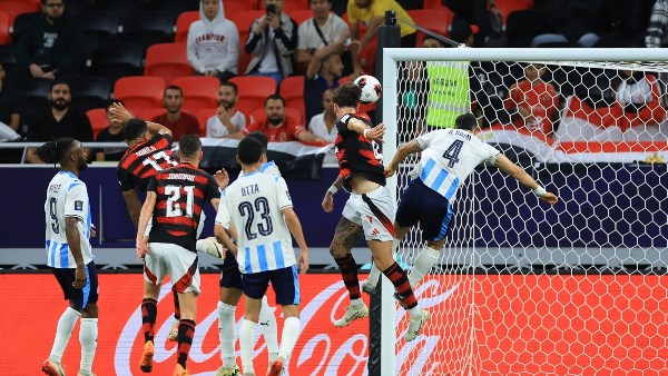  فلامنجو البرازيلي وبيراميدز 