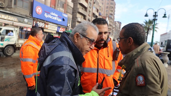 جولة لرئيس الصرف الصحي بالإسكندرية