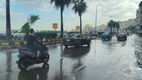 صورة من الأمطار على الكورنيش