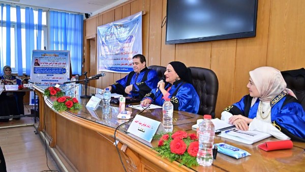 مناقشة رسالة ماجستير بأداب الإسكندرية