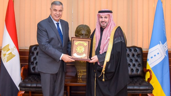 لقاء بين محافظ الإسكندرية والقنصل السعودي