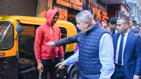 محافظ الاسكندرية يتحفظ على التكاتك المخالفة