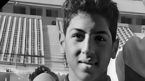  يوسف محمد لاعب السباحة