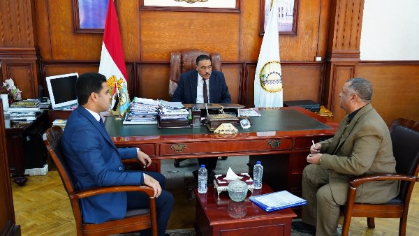 محافظ مطروح  خلال اعتماد نتيجة محو الأمية 