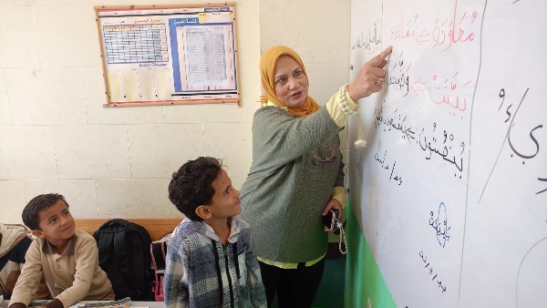 مدير تعليم مطروح  خلال الجولة على المدارس 