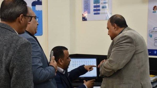 رئيس شركة مياه مطروح خلال الجولة 