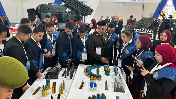 طلاب جامعة مطروح خلال الزيارة 