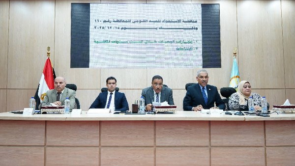 محافظ مطروح خلال اجتماع مجلس تنفيذى