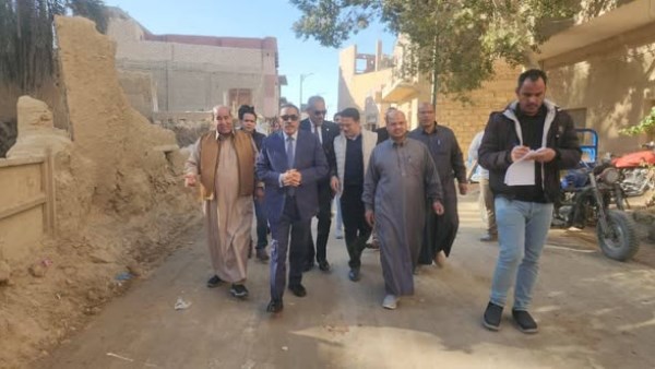 محافظ  مطروح  خلال زيارة سيوة 