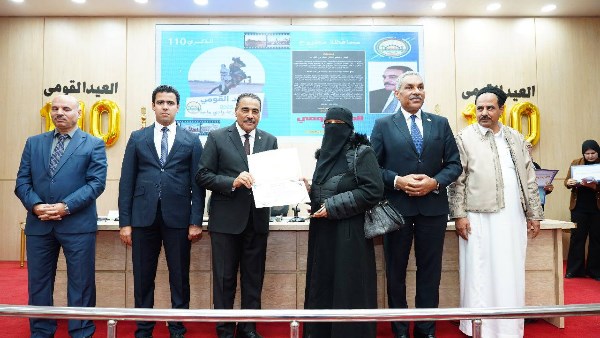 محافظ مطروح  يكرم المتميزين