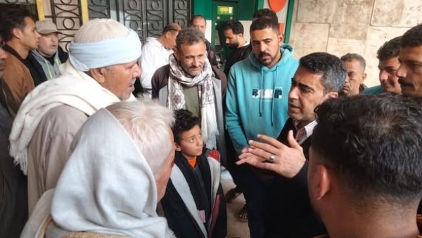 رئيس مدينة مرسي مطروح خلال الجولة