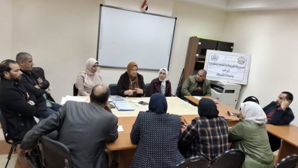 مدير تعليم مطروح خلال الاجتماع 