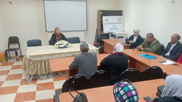 مدير تعليم مطروح خلال الاجتماع 