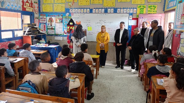 وكيل تعليم مطروح خلال الجولة  على المدارس