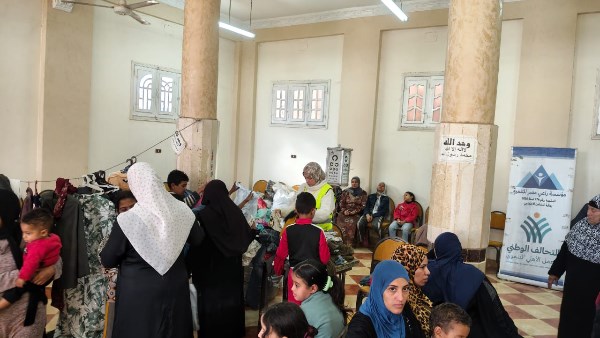 الكشف على ١٢٠ مواطنًا بقرية الحجاز بالكيلو ٢ بقافلة طبية لمؤسسة راعي مصر للتنمية بالتنسيق مع مديرية التضامن الاجتماعي بالإسماعيلية 